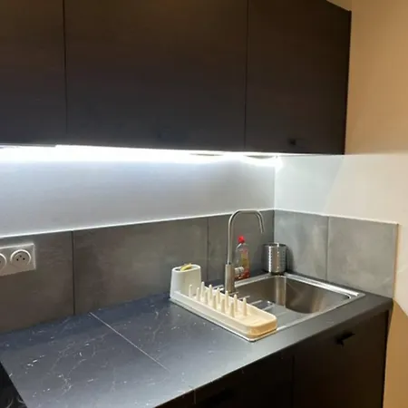 Steps From The Palace, Beach, Center Apartment
