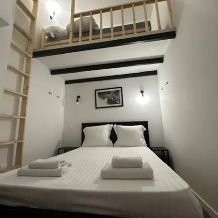 Steps From The Palace, Beach, Center Apartment